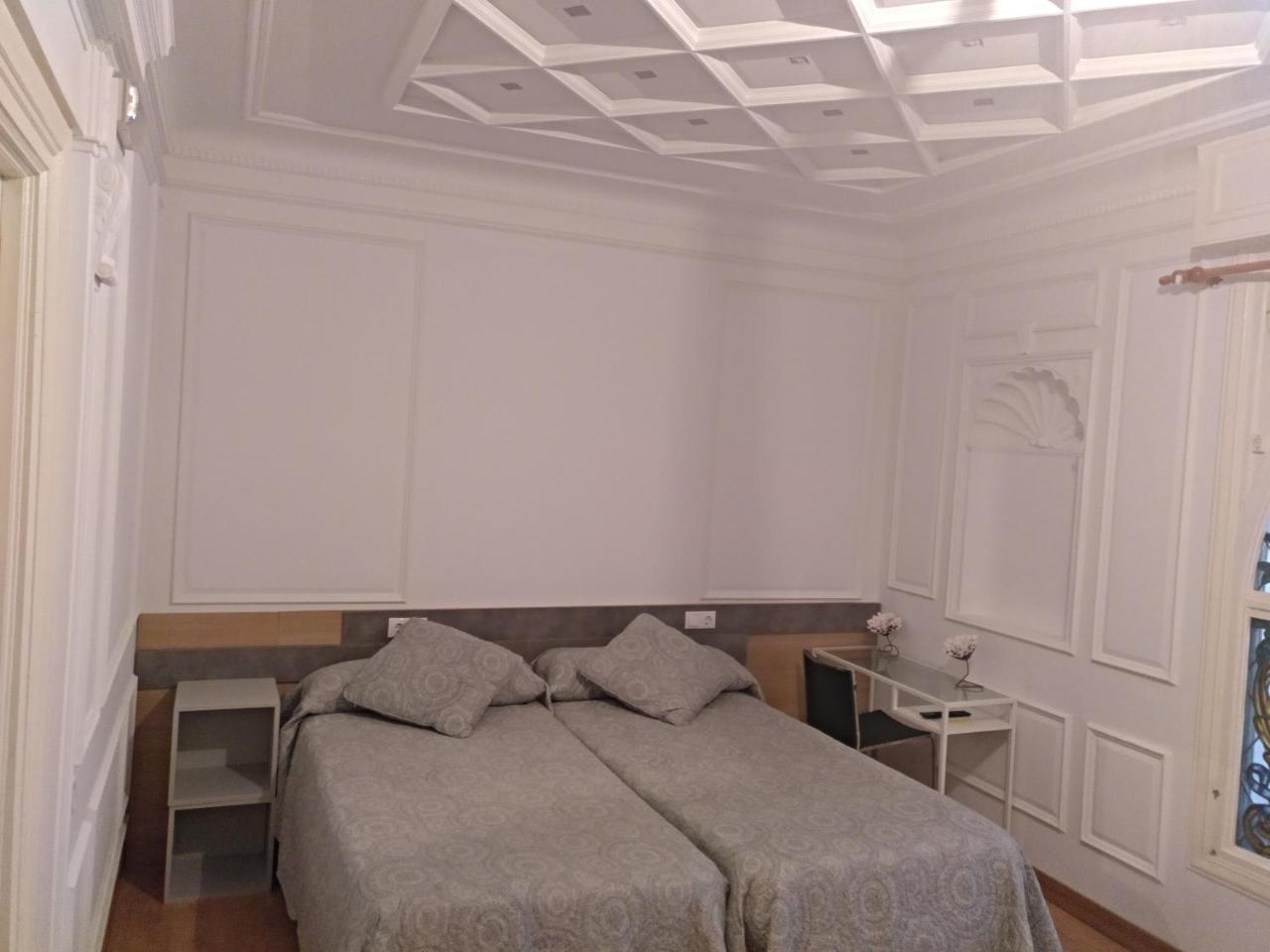 Hostal Rioja Condestable Logrono Bagian luar foto